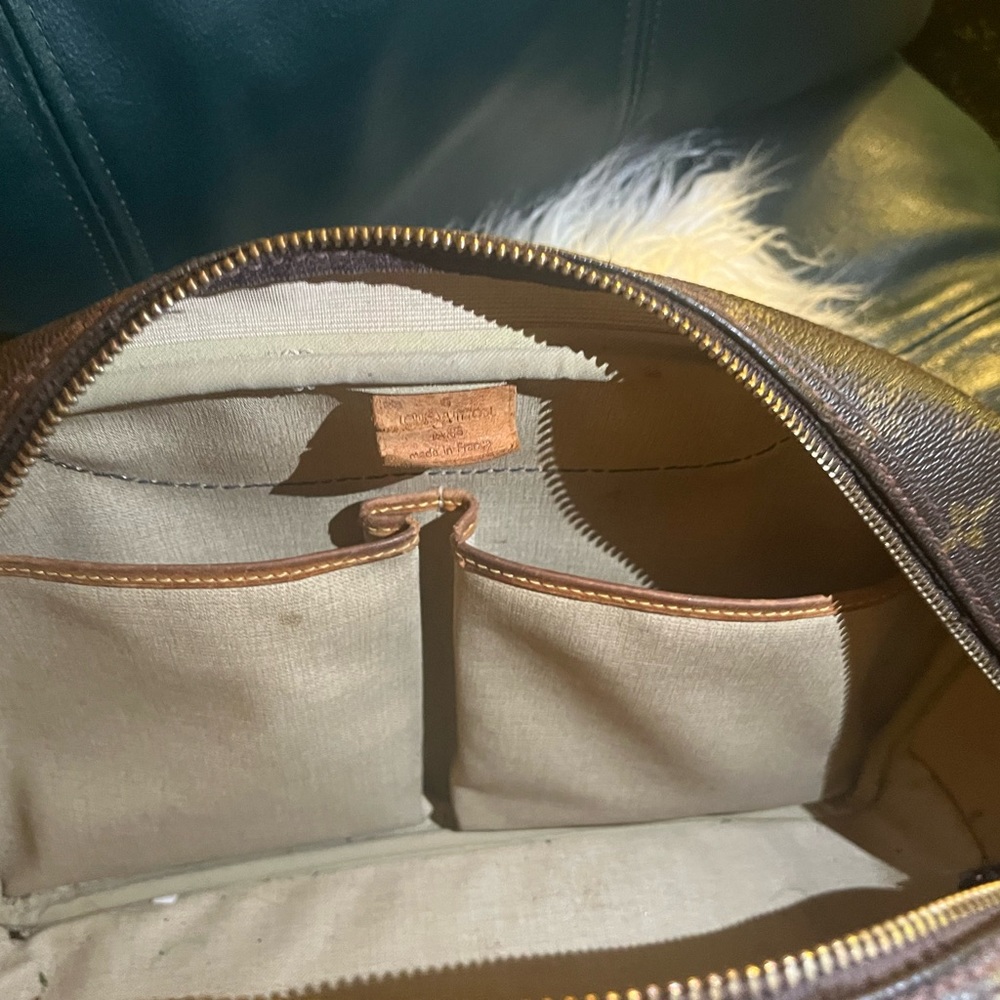 Beautiful bag I bought it on Posh a must have !